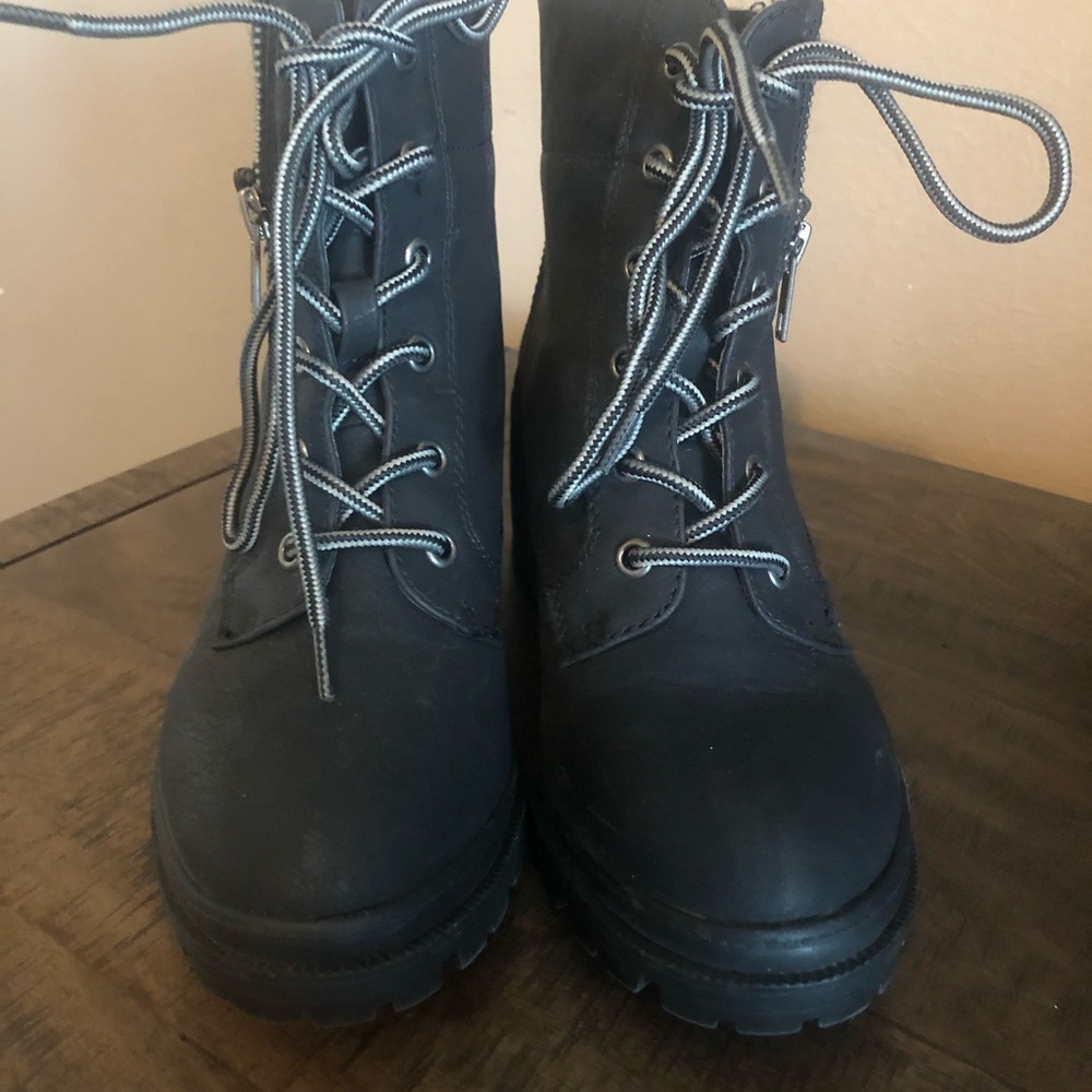 boots - Picture 3 of 4